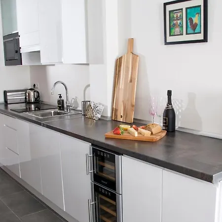 Stunning Studio.seaview With Balcony And Pool. Apartament