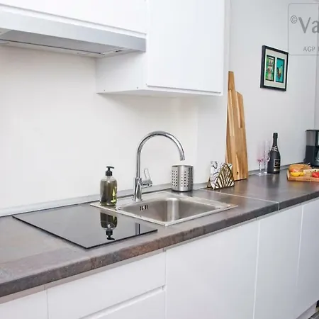 Stunning Studio.seaview With Balcony And Pool. Apartment *