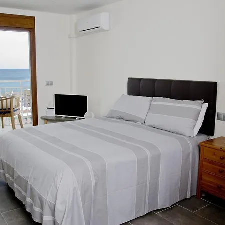 Stunning Studio.seaview With Balcony And Pool. Apartment *